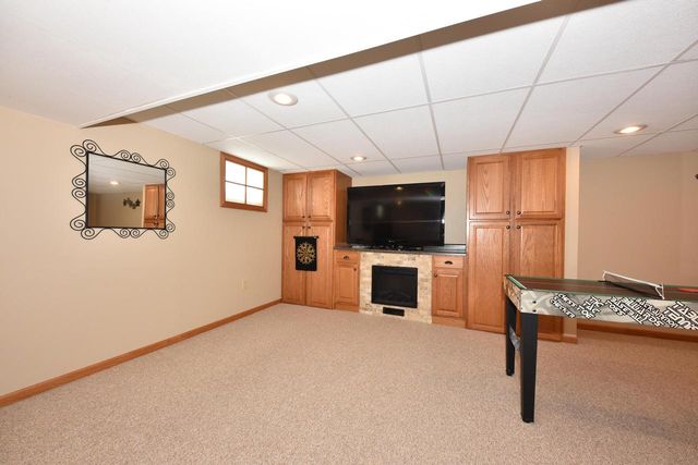 8222 Norwich AVENUE, Greenfield, WI 53220