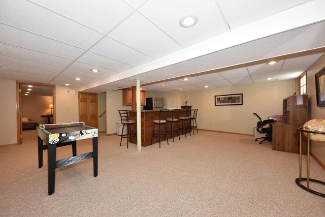 8222 Norwich AVENUE, Greenfield, WI 53220