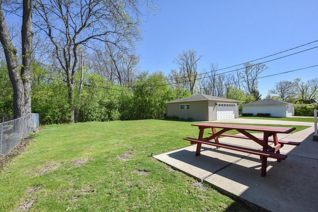 8222 Norwich AVENUE, Greenfield, WI 53220