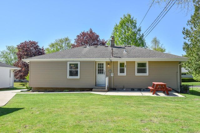 8222 Norwich AVENUE, Greenfield, WI 53220