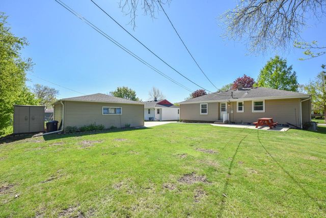 8222 Norwich AVENUE, Greenfield, WI 53220