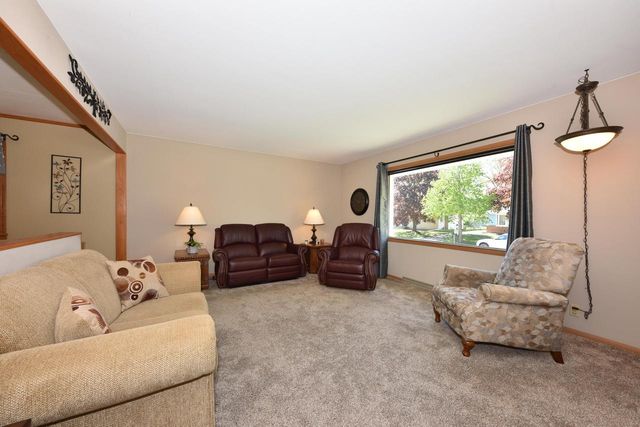 8222 Norwich AVENUE, Greenfield, WI 53220