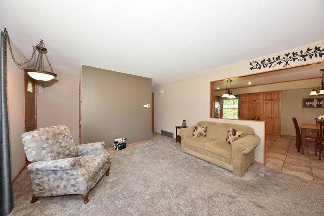 8222 Norwich AVENUE, Greenfield, WI 53220