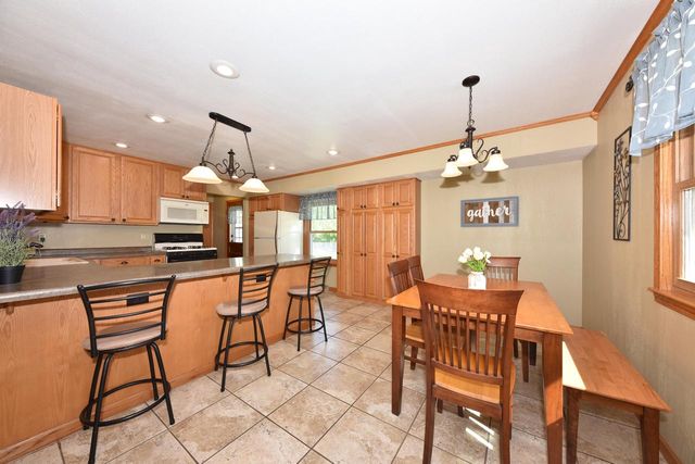 8222 Norwich AVENUE, Greenfield, WI 53220