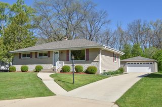 8222 Norwich AVENUE, Greenfield, WI 53220