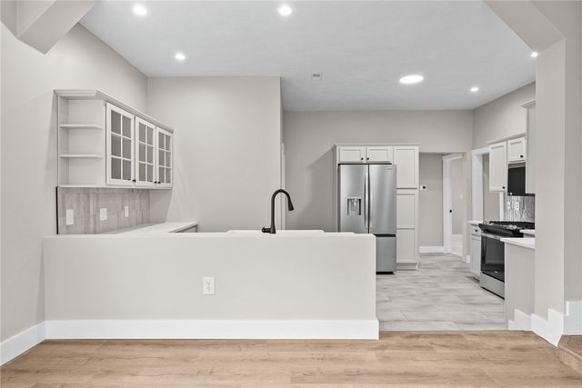 128 Evergreen Dr, Peters Twp, PA 15317