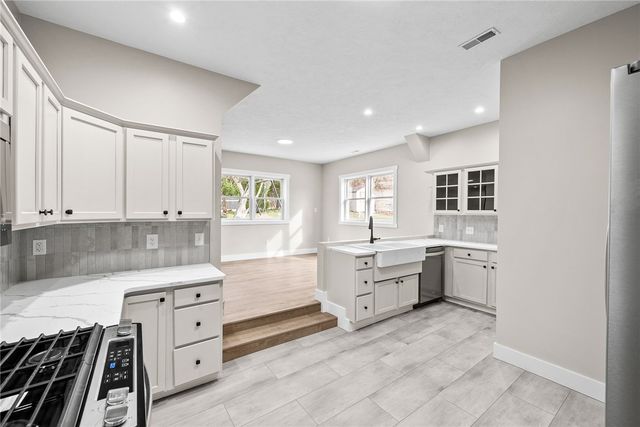 128 Evergreen Dr, Peters Twp, PA 15317