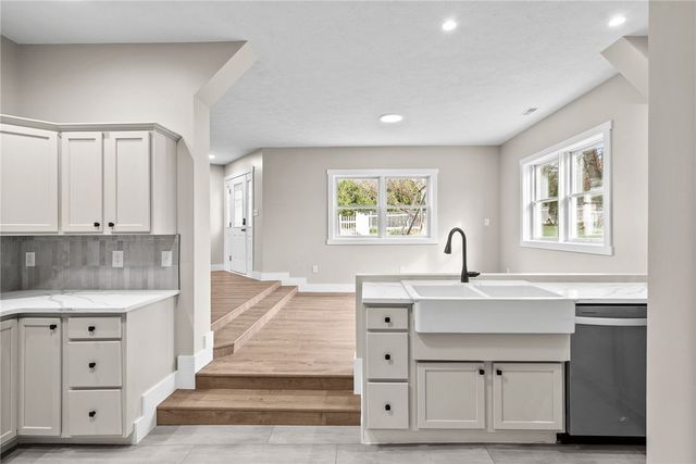 128 Evergreen Dr, Peters Twp, PA 15317