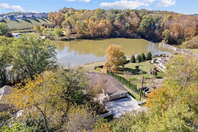 128 Evergreen Dr, Peters Twp, PA 15317