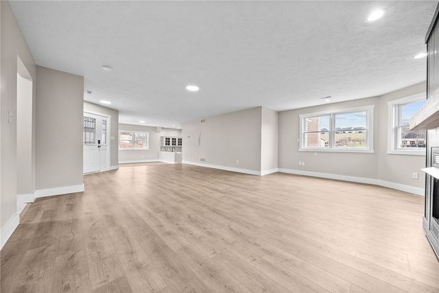 128 Evergreen Dr, Peters Twp, PA 15317