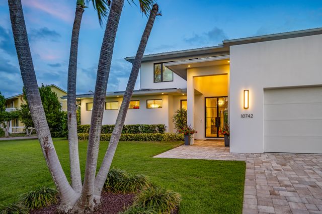 10742 SE Burgee Court, Hobe Sound, FL 33455