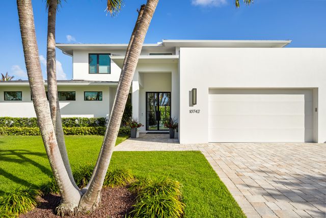 10742 SE Burgee Court, Hobe Sound, FL 33455
