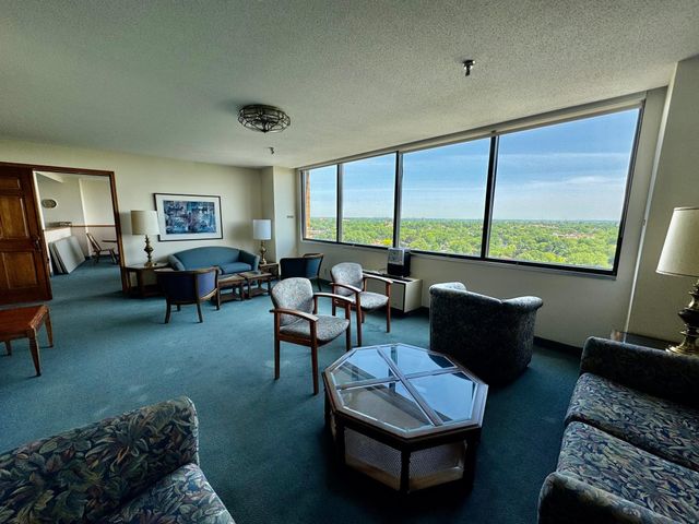 1181 Edgcumbe Road 404, Saint Paul, MN 55105