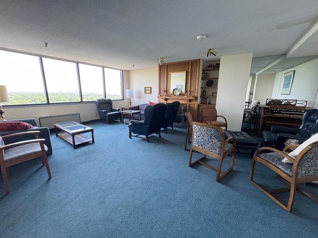 1181 Edgcumbe Road 404, Saint Paul, MN 55105