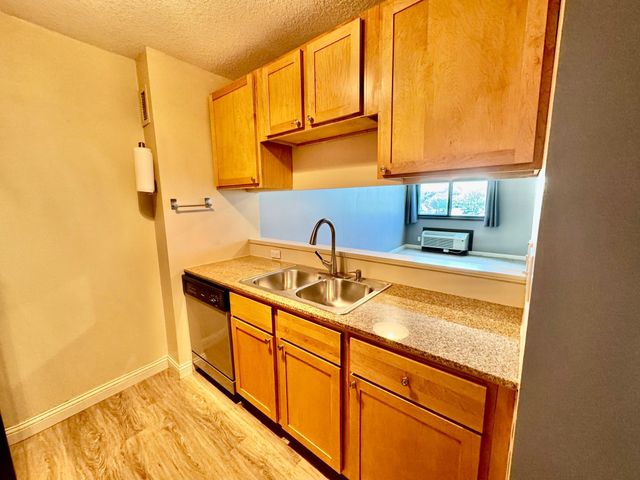 1181 Edgcumbe Road 404, Saint Paul, MN 55105