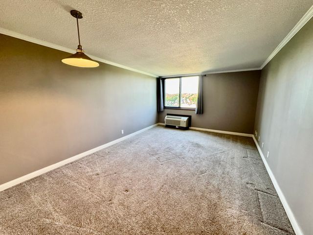 1181 Edgcumbe Road 404, Saint Paul, MN 55105