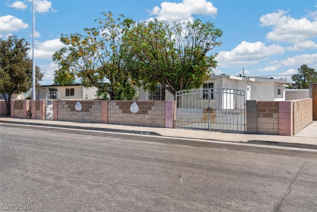1721 Ardmore Street, Las Vegas, NV 89104 — photo 2