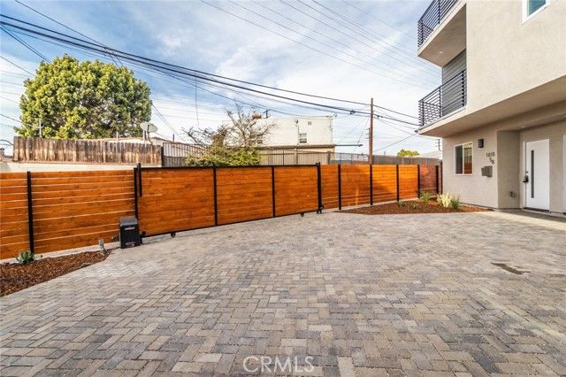 1818 Thurman, Los Angeles, CA 90019