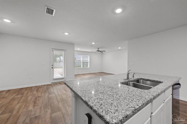 7349 Lakeside Oak Ct, Pensacola, FL 32526