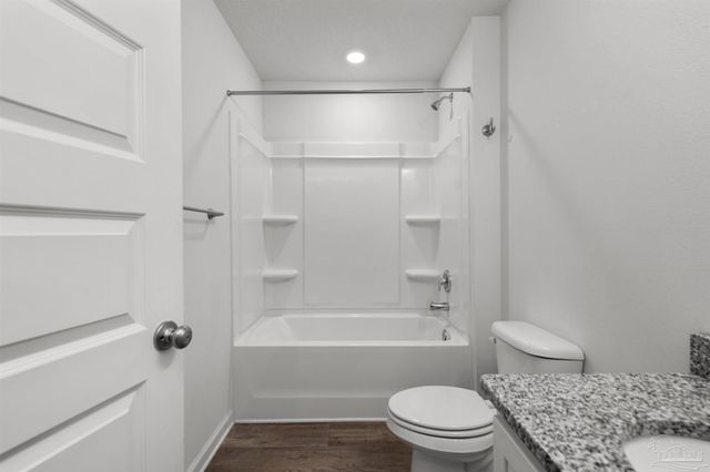 7349 Lakeside Oak Ct, Pensacola, FL 32526