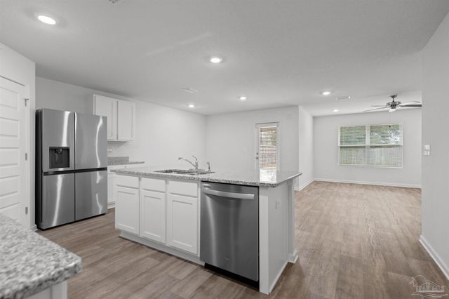 7349 Lakeside Oak Ct, Pensacola, FL 32526