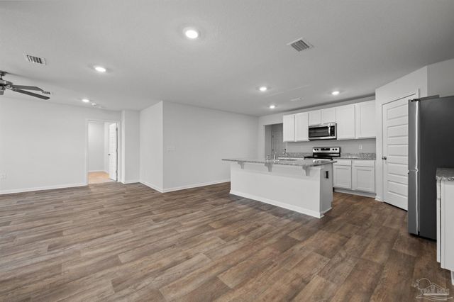 7349 Lakeside Oak Ct, Pensacola, FL 32526