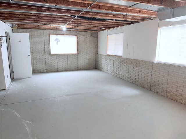 4007 Treeline Court NE, Cedar Rapids, IA 52411