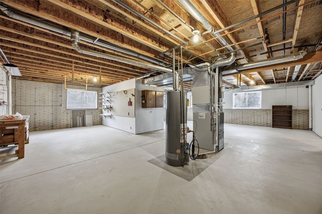 4007 Treeline Court NE, Cedar Rapids, IA 52411