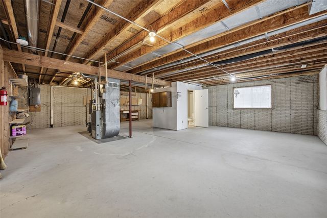 4007 Treeline Court NE, Cedar Rapids, IA 52411