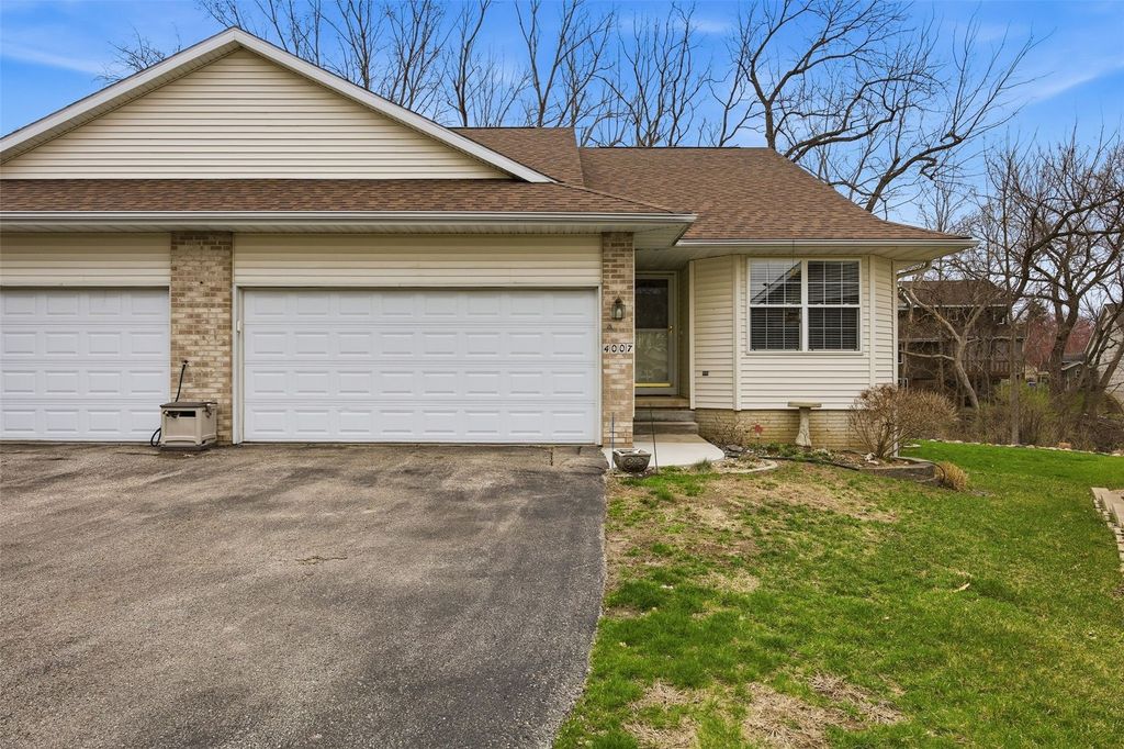 4007 Treeline Court NE, Cedar Rapids, IA 52411