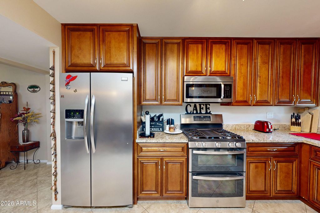 10821 W ROUNDELAY Circle, Sun City, AZ 85351 — photo 3