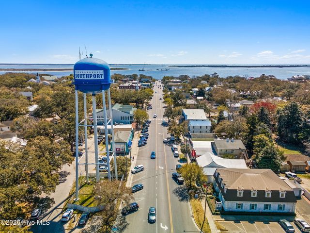 5236 Shipmast Way, Southport, NC 28461