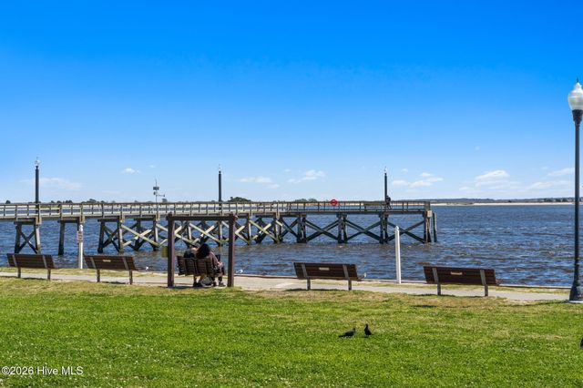 5236 Shipmast Way, Southport, NC 28461