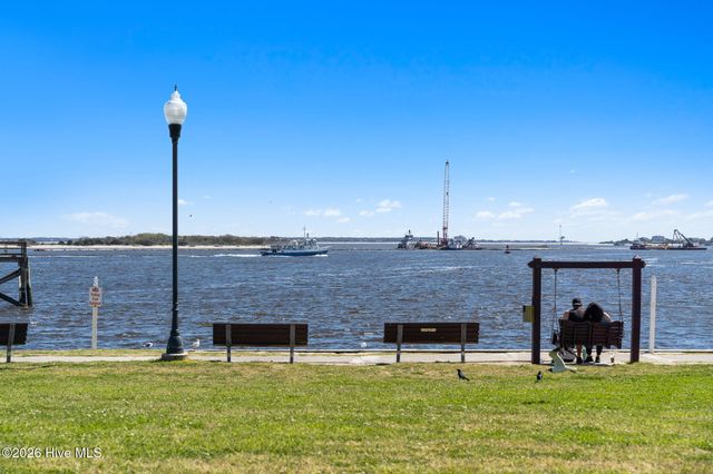 5236 Shipmast Way, Southport, NC 28461