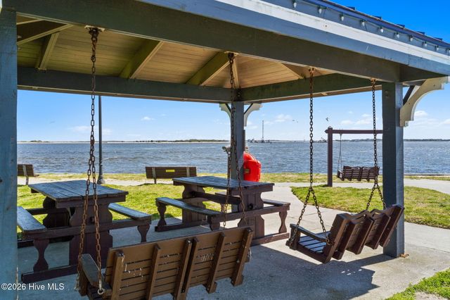 5236 Shipmast Way, Southport, NC 28461