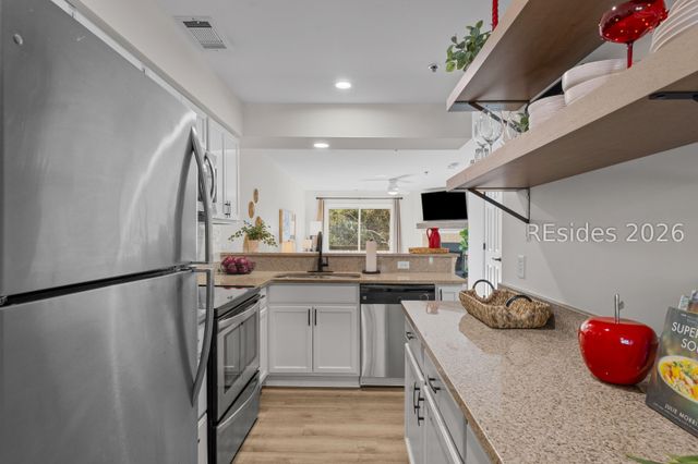 50 Yacht Cove Dr Apt 326, Hilton Head Island, SC 29928