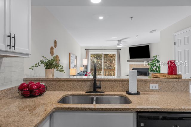 50 Yacht Cove Dr Apt 326, Hilton Head Island, SC 29928