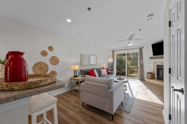 50 Yacht Cove Dr Apt 326, Hilton Head Island, SC 29928