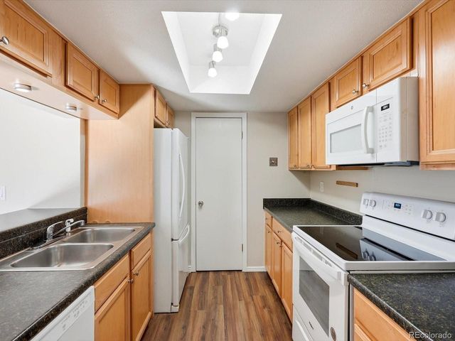 540 S Forest St 8-205, Denver, CO 80246