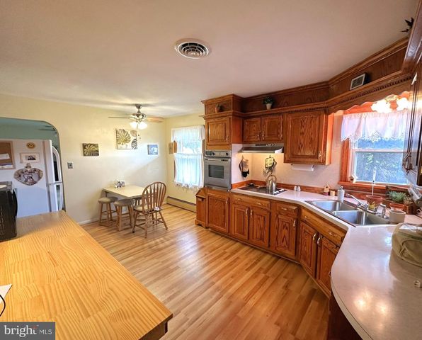 985 FAIRVIEW DR, Hanover, PA 17331