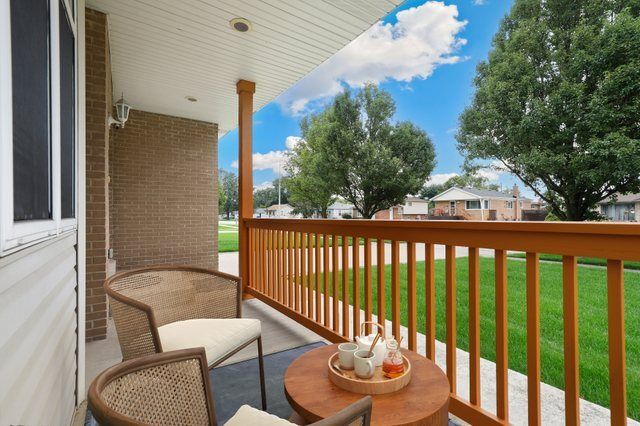 8542 Latrobe Avenue, Burbank, IL 60459