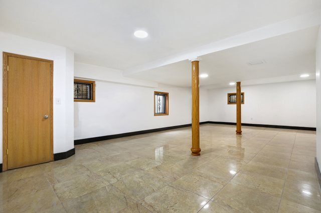 8542 Latrobe Avenue, Burbank, IL 60459