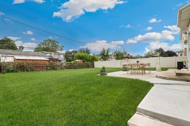 8542 Latrobe Avenue, Burbank, IL 60459
