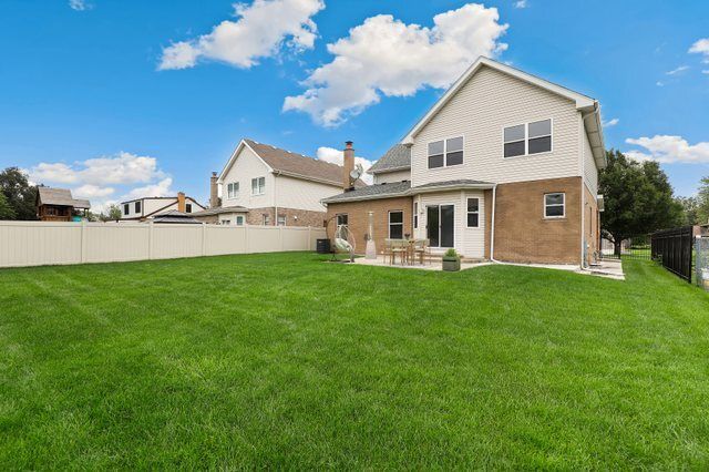 8542 Latrobe Avenue, Burbank, IL 60459