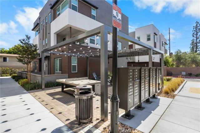 669 S Lyon Street, Santa Ana, CA 92705