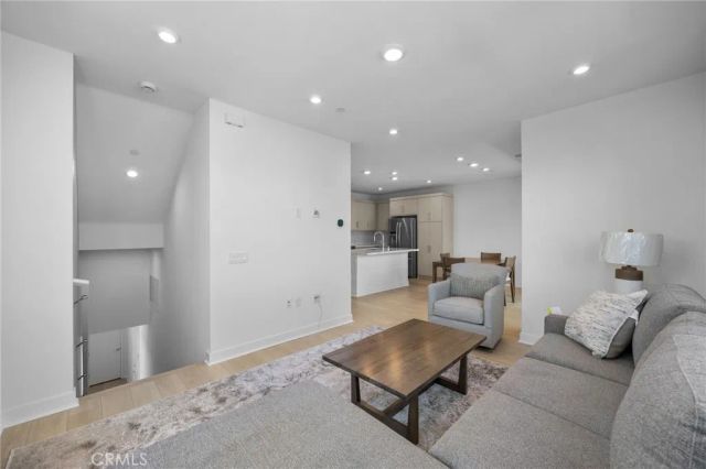 669 S Lyon Street, Santa Ana, CA 92705