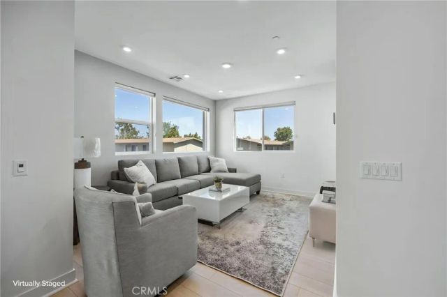 669 S Lyon Street, Santa Ana, CA 92705