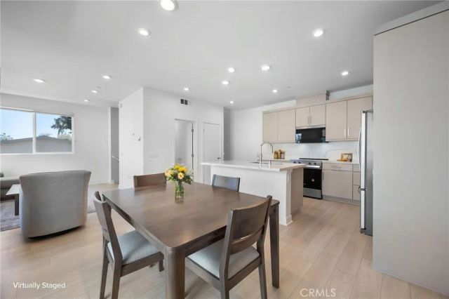 669 S Lyon Street, Santa Ana, CA 92705