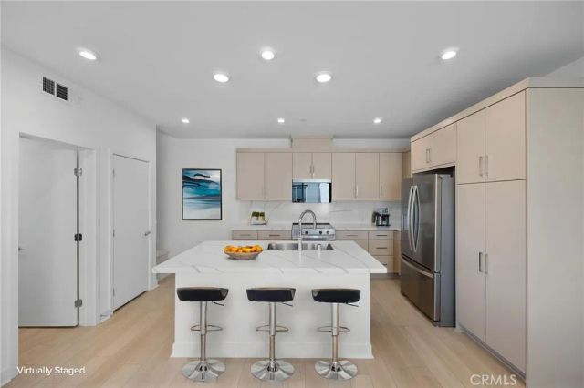 669 S Lyon Street, Santa Ana, CA 92705