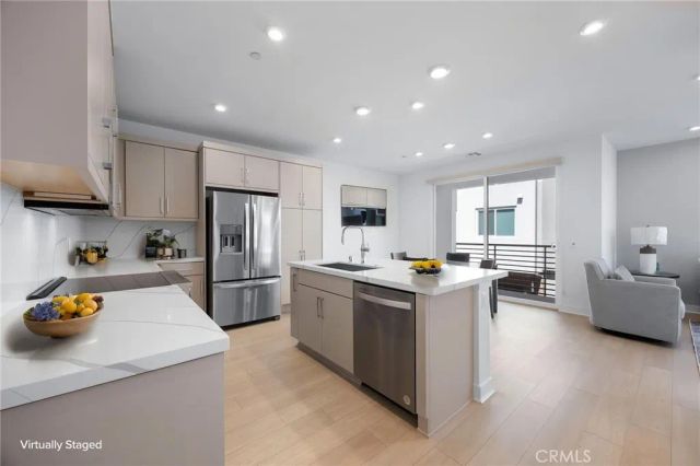 669 S Lyon Street, Santa Ana, CA 92705